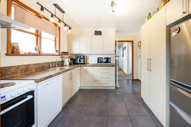 Photo of property in 30 Sutherland Crescent, Westbrook, Palmerston North, 4412