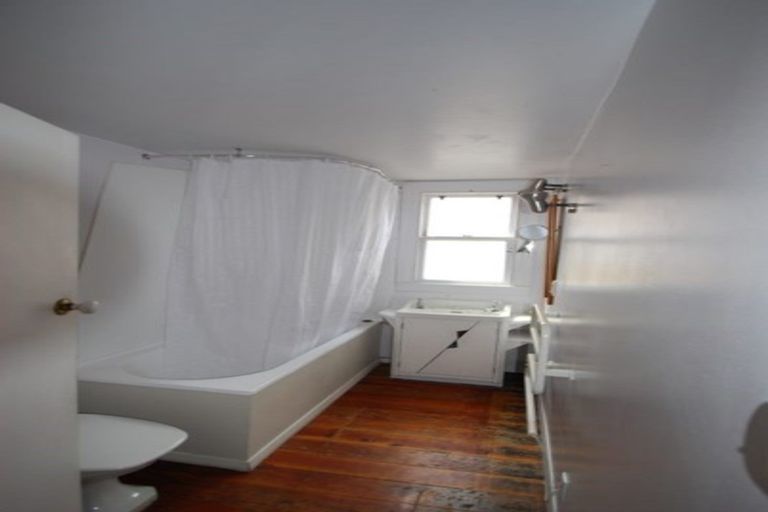 Photo of property in 168 Tasman Street, Mount Cook, Wellington, 6021