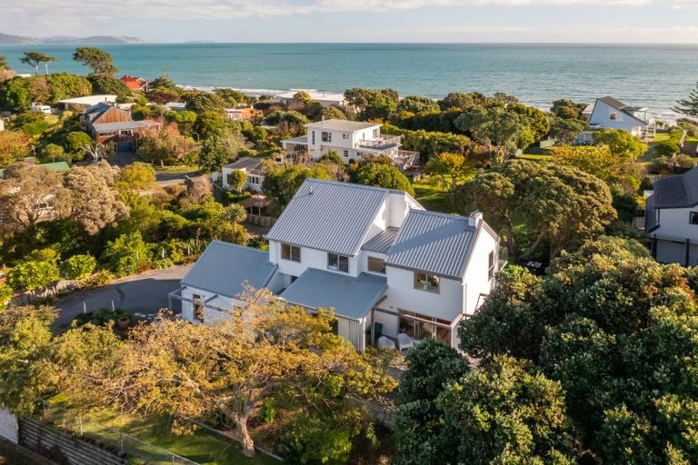 Photo of property in 5 Wharemauku Road, Raumati Beach, Paraparaumu, 5032