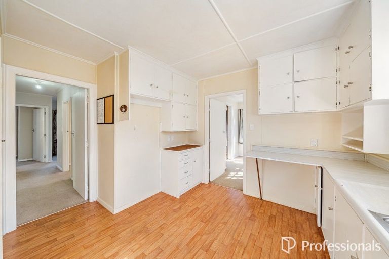 Photo of property in 5 Delaney Drive, Stokes Valley, Lower Hutt, 5019