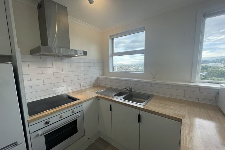 Photo of property in 12 Mataroa Avenue, Northland, Wellington, 6012