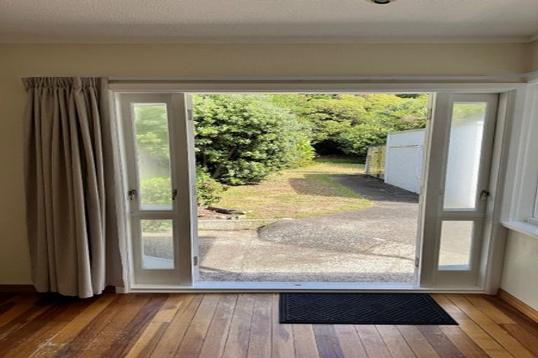 Photo of property in 190 Breaker Bay Road, Breaker Bay, Wellington, 6022