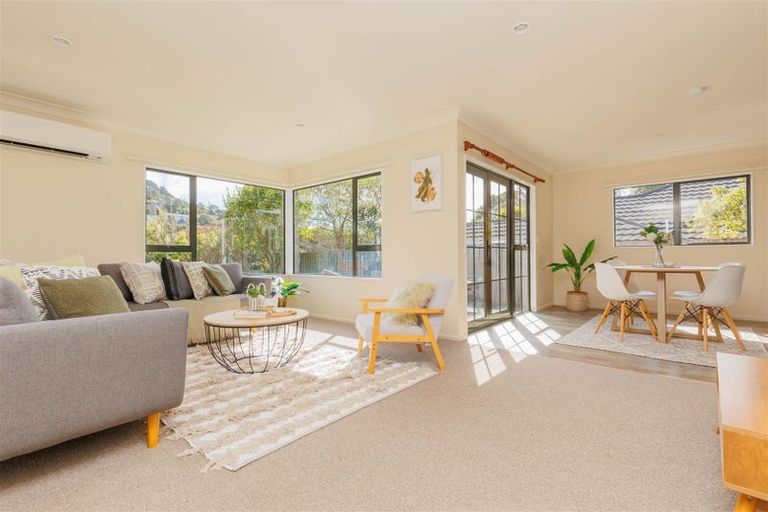 Photo of property in 15u6 Glanmire Road, Newlands, Wellington, 6037