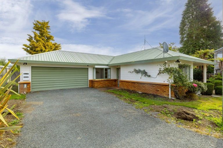 Photo of property in 8 Kathleen Place, Rainbow Point, Taupo, 3330