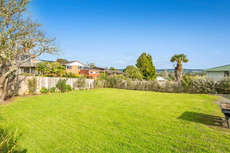 Photo of property in 16 St James Avenue, Helensville, 0800