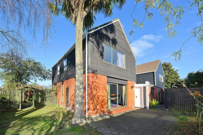 Photo of property in 2a Coles Place, St Albans, Christchurch, 8014