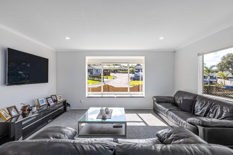 Photo of property in 15 Kath Hopper Drive, Orewa, 0931