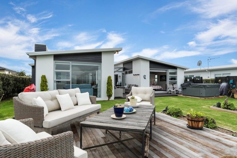 Photo of property in 16 Holyoake Terrace, Omokoroa, 3114