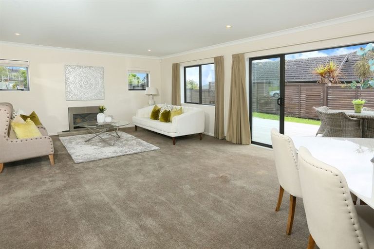 Photo of property in 5 Mcwhirters Farm Lane, Massey, Auckland, 0614
