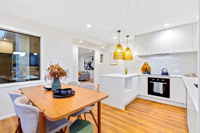Photo of property in 11 Ranui Station Road, Ranui, Auckland, 0612