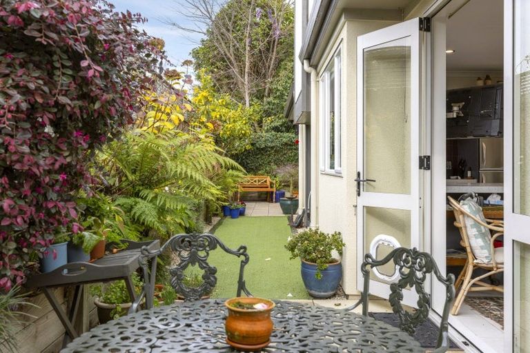 Photo of property in 2/12 Gradwell Place, Two Mile Bay, Taupo, 3330