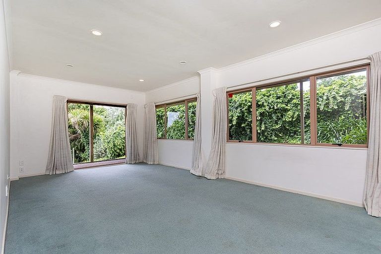 Photo of property in 17 Sea Vista Avenue, Beach Haven, Auckland, 0626
