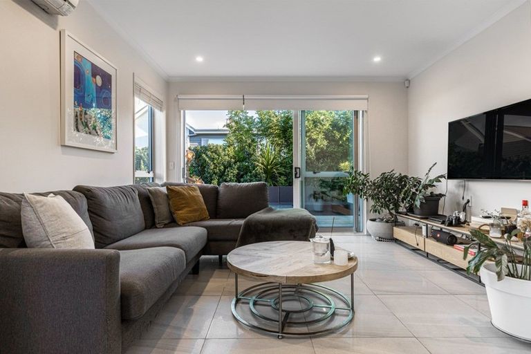 Photo of property in 3 Shelduck Way, Hobsonville, Auckland, 0616