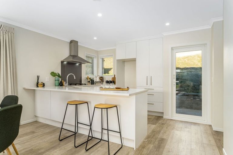 Photo of property in 115a Queen Charlotte Drive, Aotea, Porirua, 5024