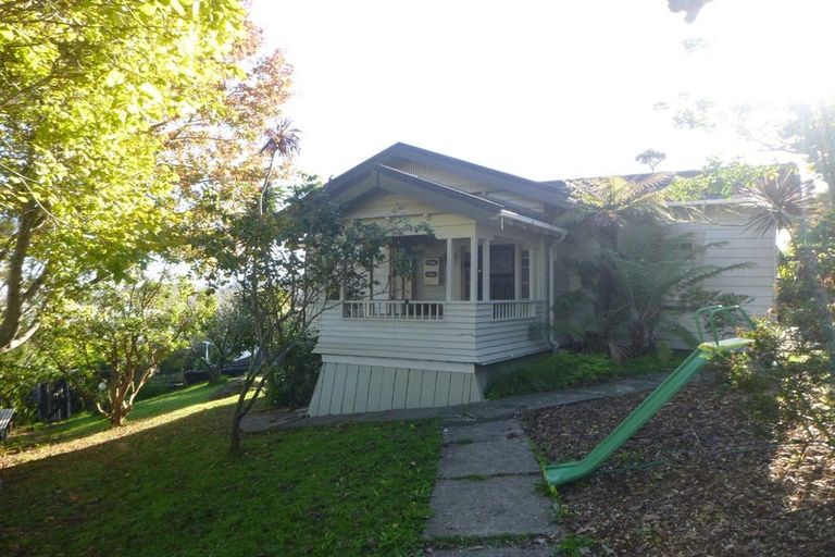Photo of property in 2 Gow Street, Helensville, 0800