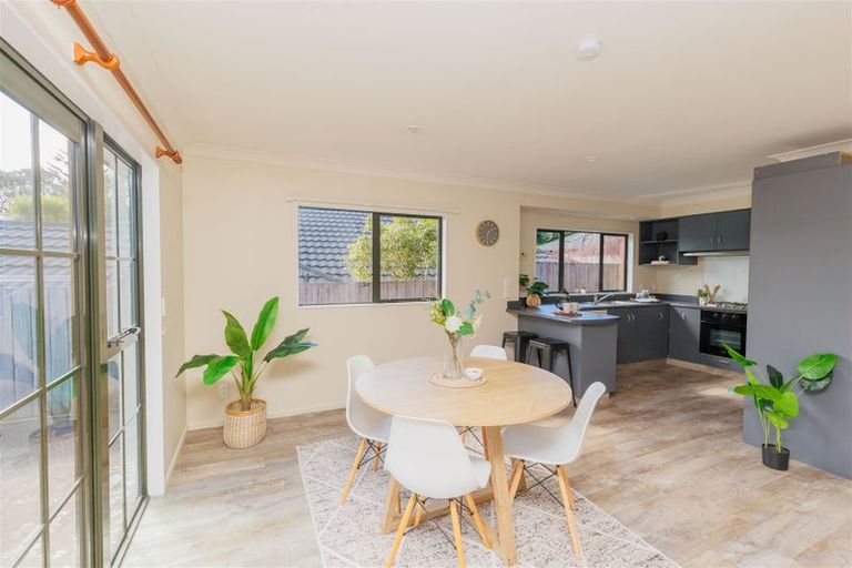 Photo of property in 15u6 Glanmire Road, Newlands, Wellington, 6037