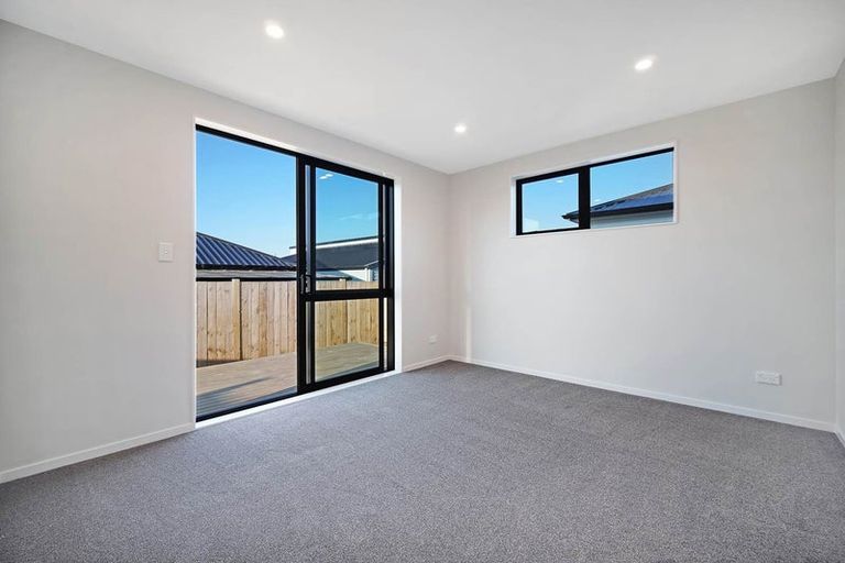 Photo of property in 19 Cronshaw Road, Karaka, 2113
