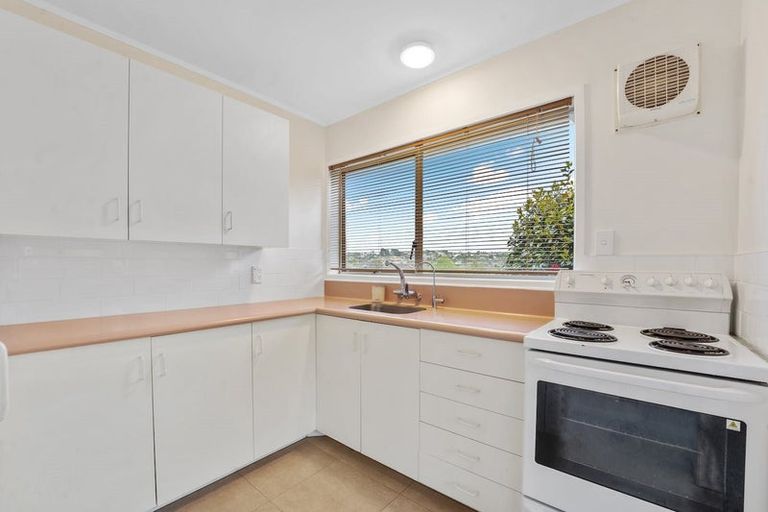 Photo of property in 1/12 Hollyhock Place, Browns Bay, Auckland, 0630