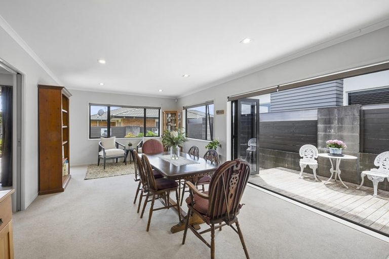 Photo of property in 11b Montrose Place, Highlands Park, New Plymouth, 4312