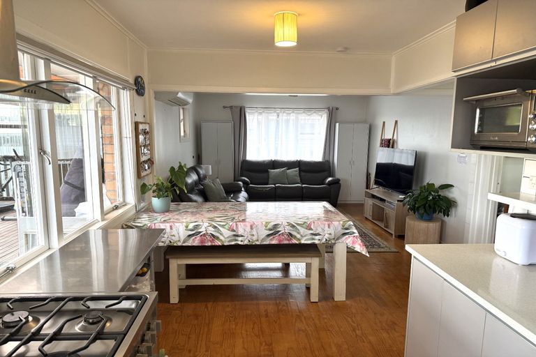 Photo of property in 16 Tyrone Street, Otara, Auckland, 2023