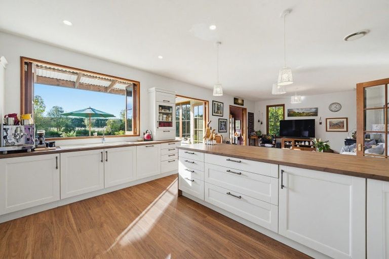 Photo of property in 1402 North Eyre Road, West Eyreton, Rangiora, 7475