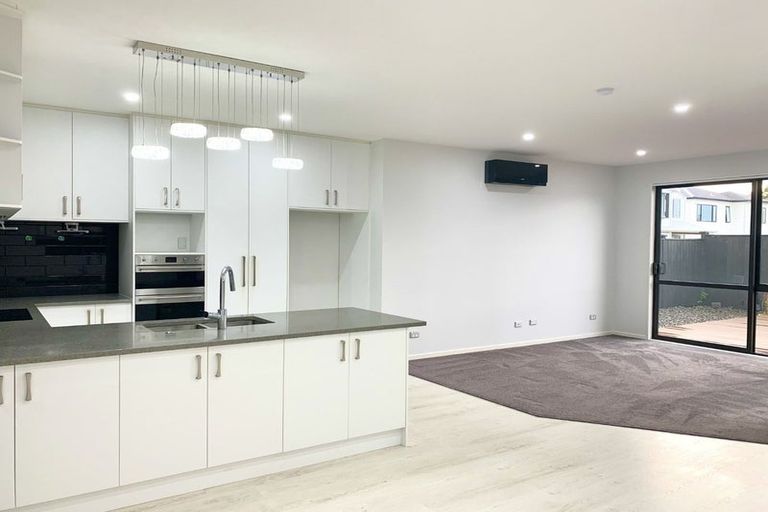 Photo of property in 8 Pihoihoi Place, Hobsonville, Auckland, 0616