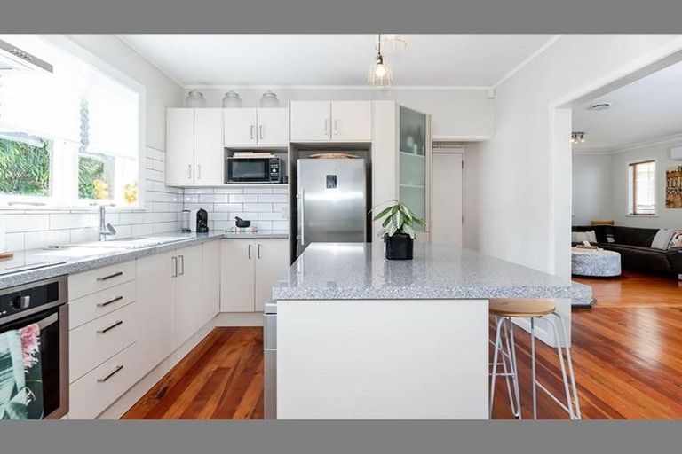 Photo of property in 23a Riserra Drive, Ranui, Auckland, 0612