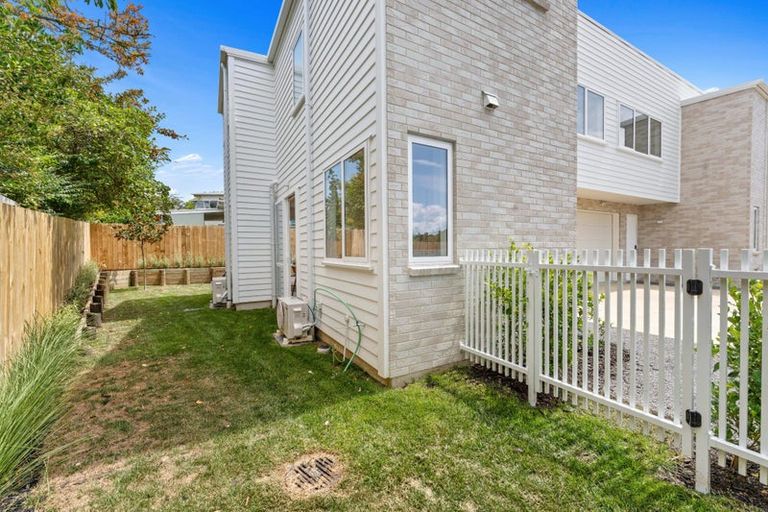 Photo of property in 4c Towra Place, Botany Downs, Auckland, 2010