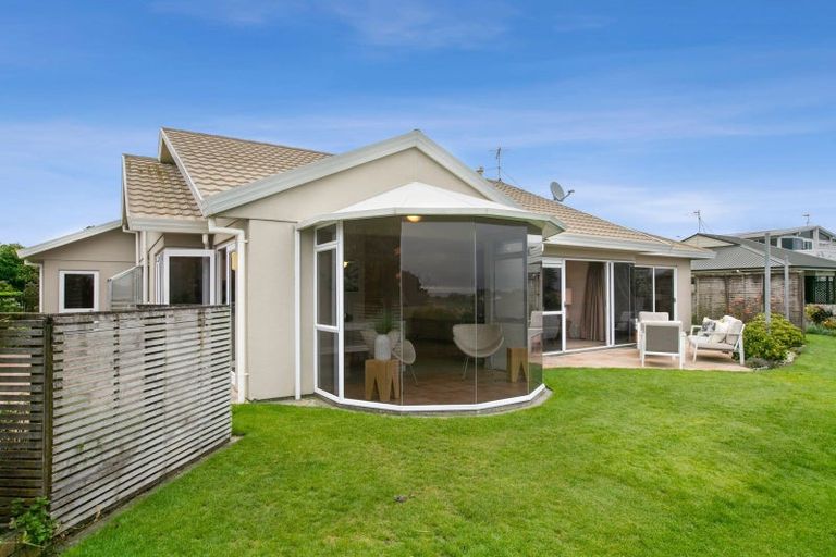 Photo of property in 11 Chatswood Grove, Fitzroy, New Plymouth, 4312