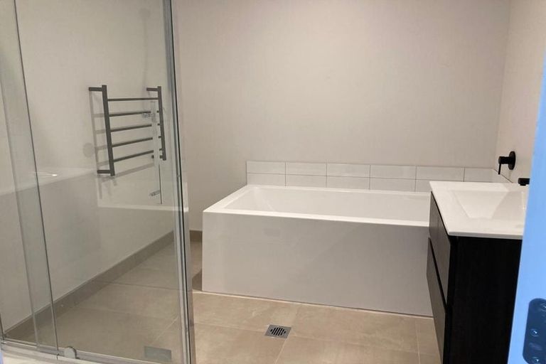 Photo of property in 2/60 Hayfield Way, Karaka, Papakura, 2580