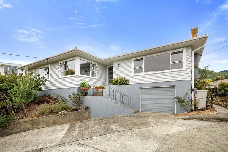 Photo of property in 68 Redwood Avenue, Tawa, Wellington, 5028