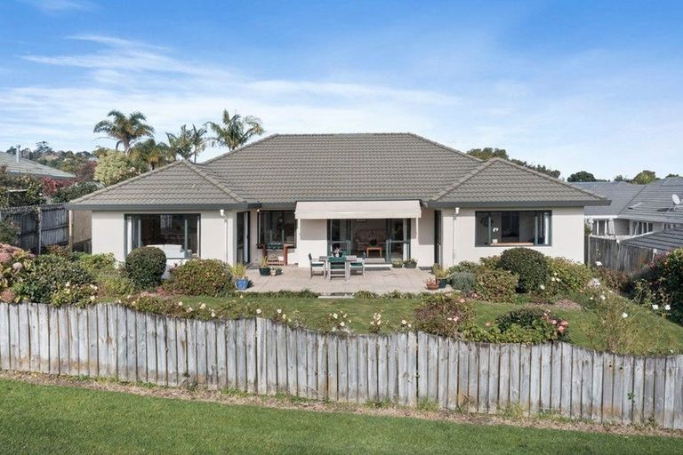 Photo of property in 12 Mohill Place, East Tamaki Heights, Auckland, 2016