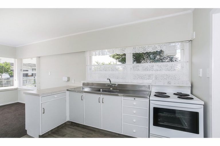 Photo of property in 2/4 Liverpool Street, Papakura, 2110