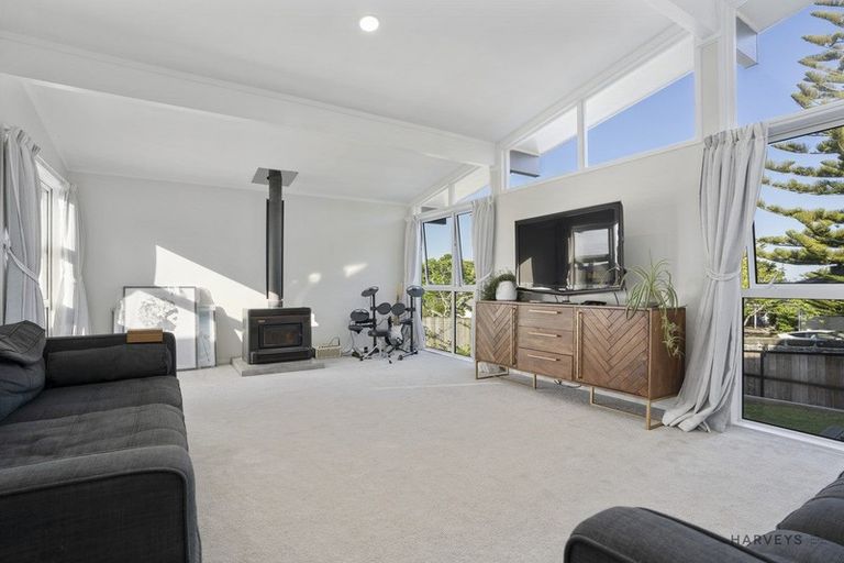 Photo of property in 21 Sunvue Road, Glen Eden, Auckland, 0602