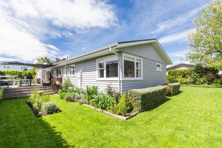 Photo of property in 17 Brookvale Road, Havelock North, 4130