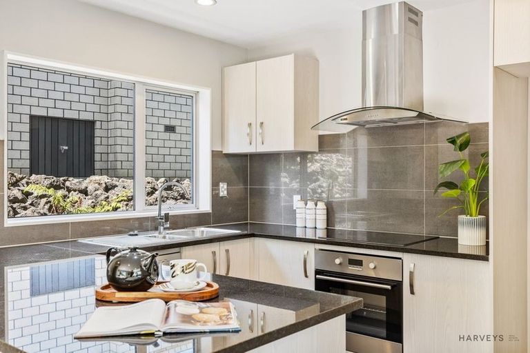 Photo of property in 75a Pleasant Road, Glen Eden, Auckland, 0602