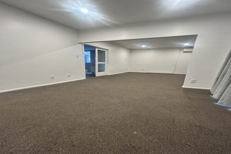 Photo of property in 316 Memorial Avenue, Burnside, Christchurch, 8053