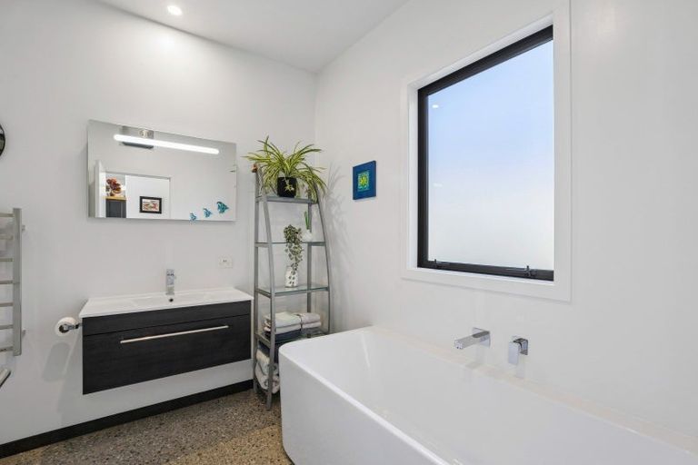 Photo of property in 60 Cunninghams Drive, Jacks Point, Queenstown, 9371
