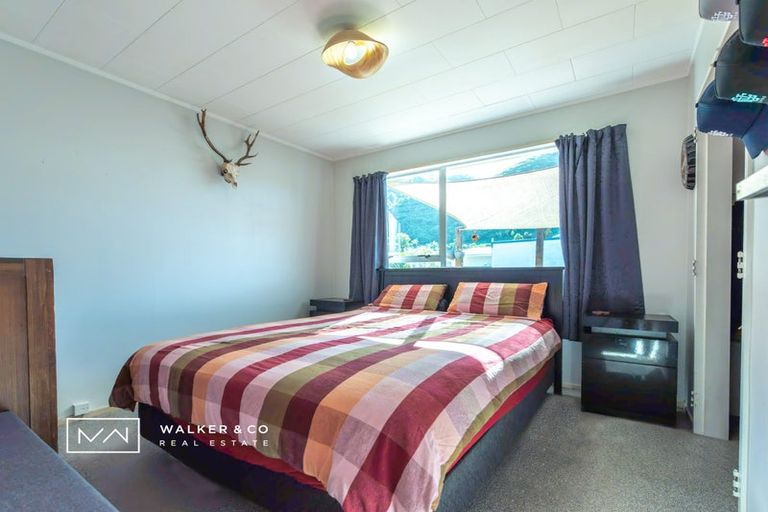 Photo of property in 1/50 Hartford Crescent, Totara Park, Upper Hutt, 5018
