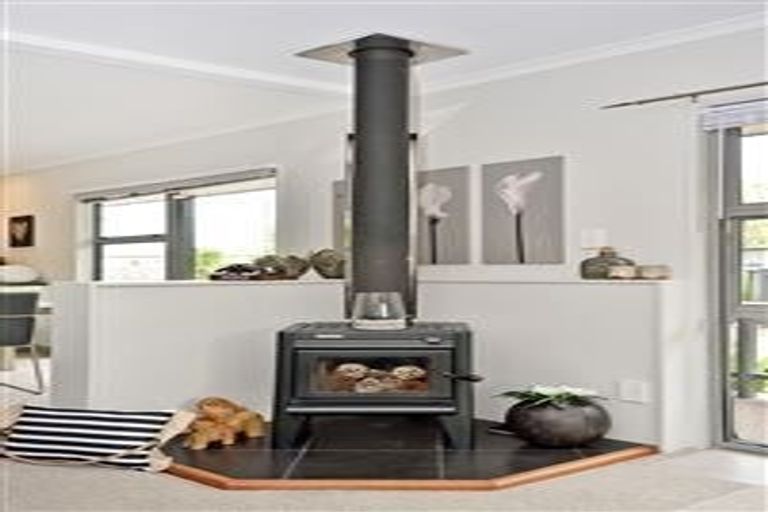 Photo of property in 3b Lillian Place, Orewa, 0931