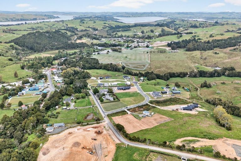 Photo of property in 2 Arahanga Road, Paparoa, 0571