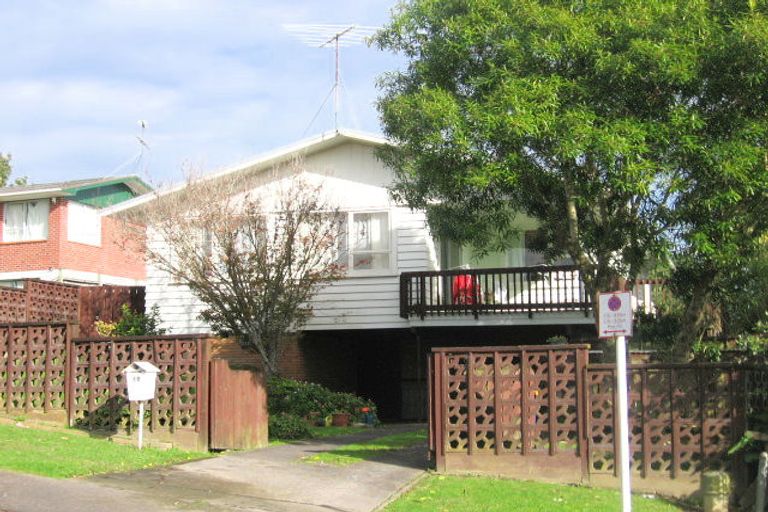 Photo of property in 18 Lilburn Crescent, Massey, Auckland, 0614
