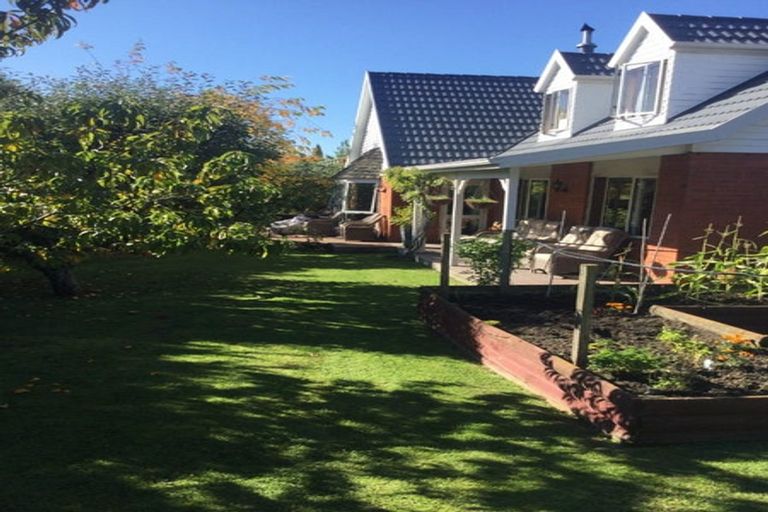 Photo of property in 3 Kingham Place, Avonhead, Christchurch, 8042