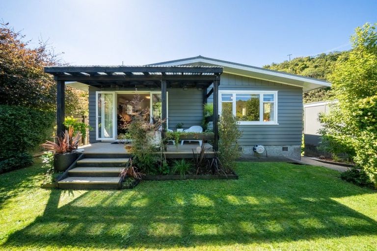 Photo of property in 273 Middleton Road, Glenside, Wellington, 6037
