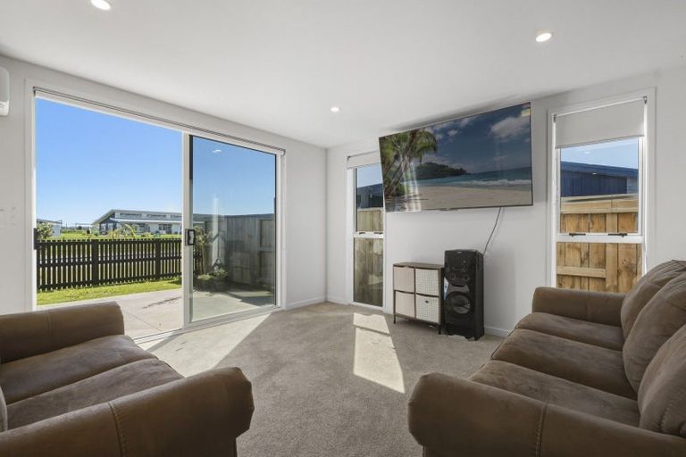 Photo of property in 8 Tauhinu Place, Papamoa, 3118