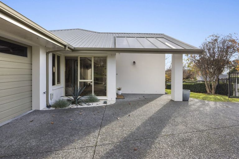 Photo of property in 1 Orlando Close, Frankleigh Park, New Plymouth, 4310