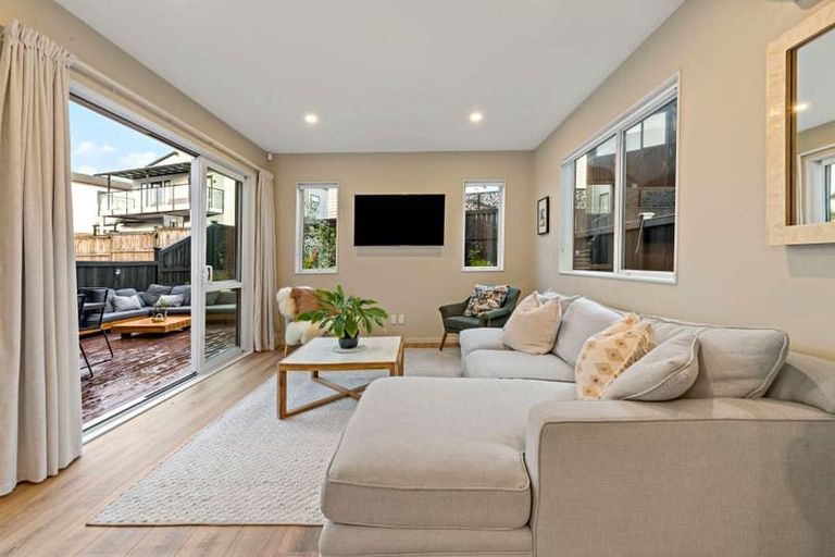 Photo of property in 64 Kano Way, Hobsonville, Auckland, 0616