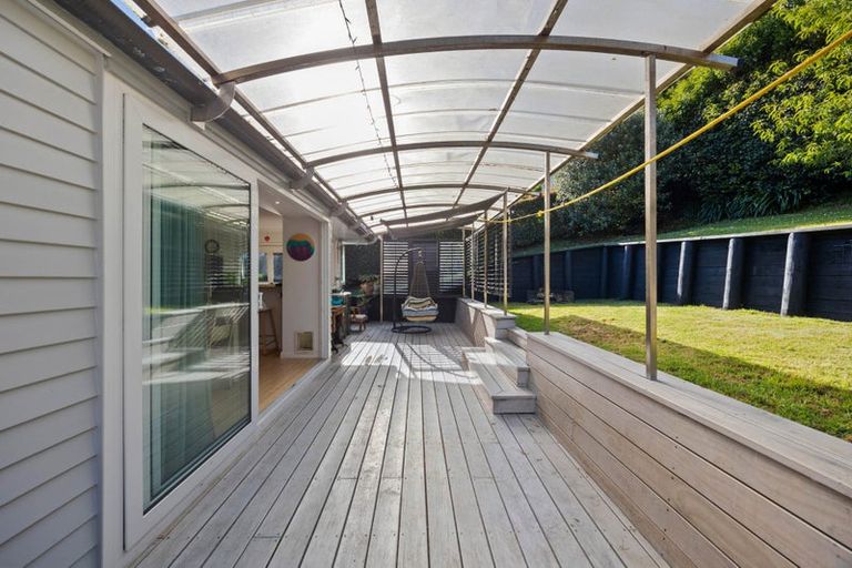 Photo of property in 6 Kerry Dell, Cockle Bay, Auckland, 2014