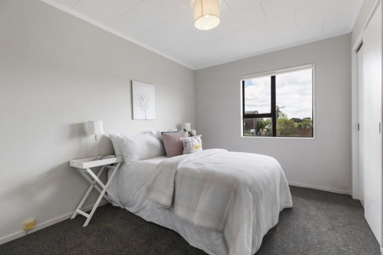 Photo of property in 3 Meadowvale Rise, Titirangi, Auckland, 0604