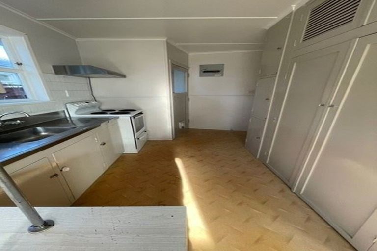 Photo of property in 96 Edmonton Road, Henderson, Auckland, 0612